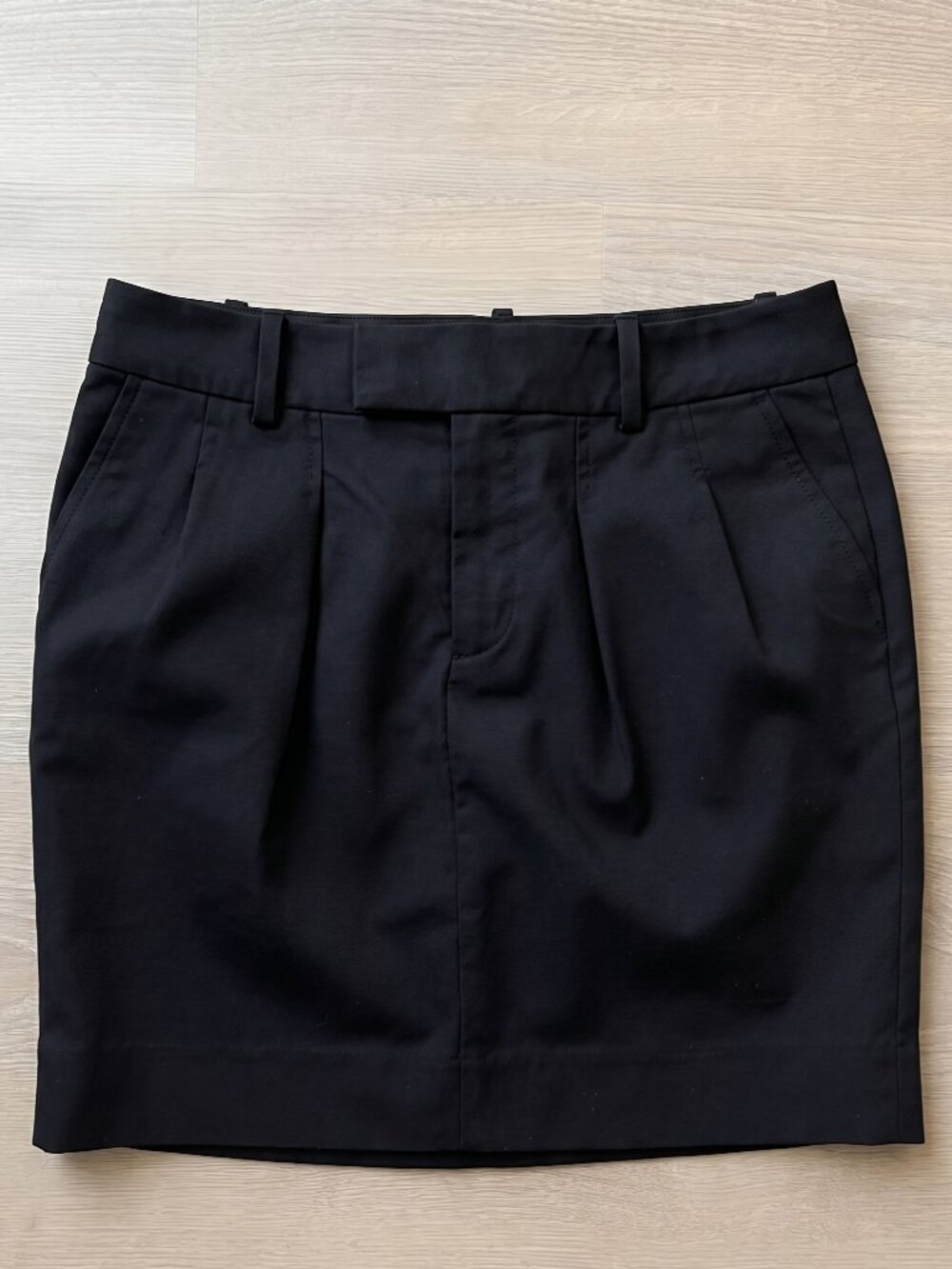Gap Black Pleated Knee Length Skirt Women's Size 0 Low Waisted Workwear Basic